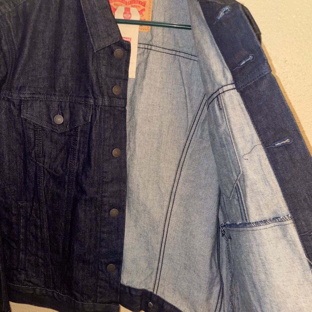 BRAND NEW NEVER WORN LEVI’s JEAN JACKET